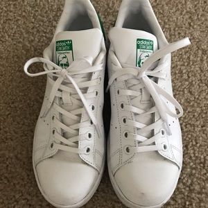 Adidas Stan Smith (5.5Y or 7.5 WMNS)